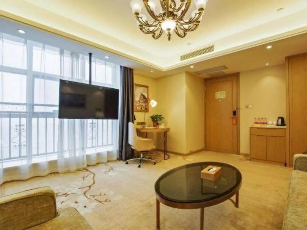 Vienna Hotel Zhengzhou East High-Speed Railway Station 3*,