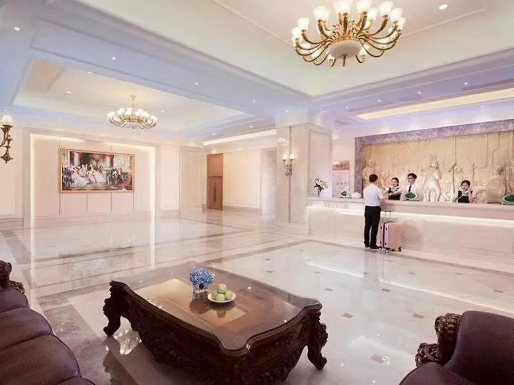 Vienna Hotel Zhengzhou East High-Speed Railway Station 3*,